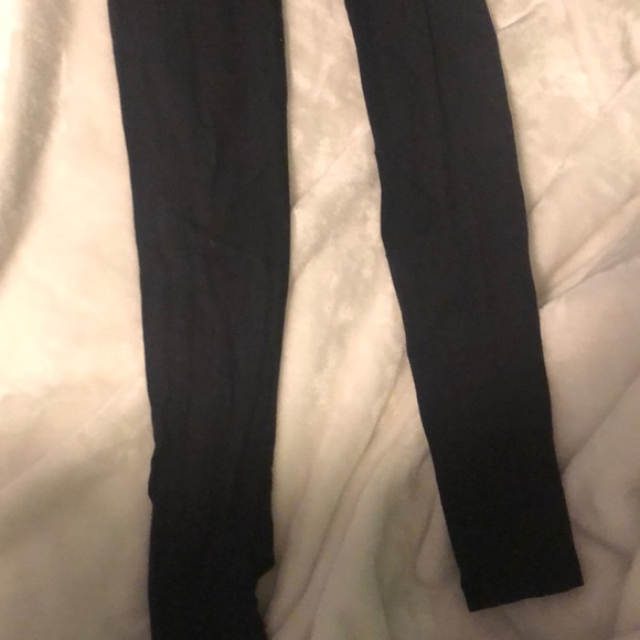Black ivivva leggings size 12 with footholes - Picture 5 of 8